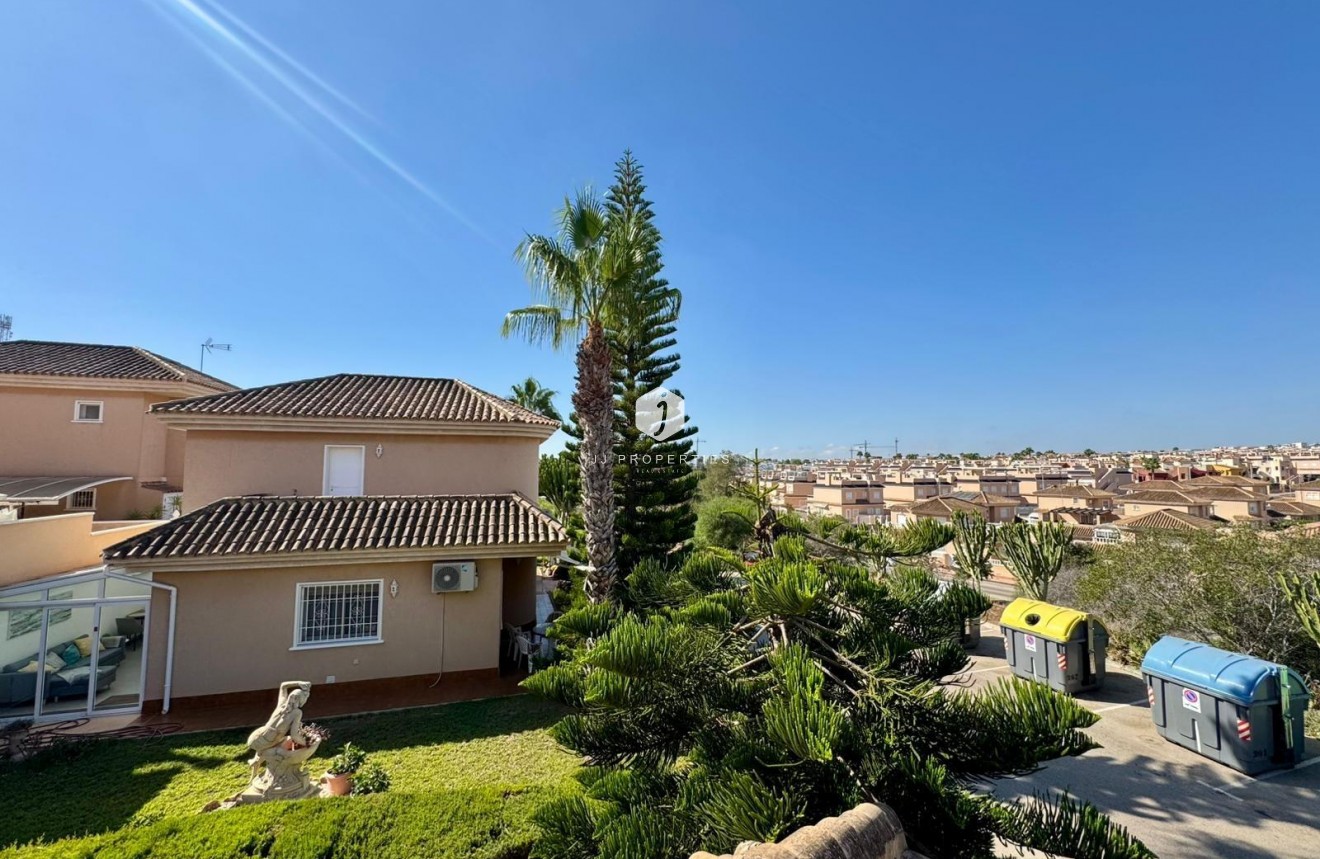 Z drugiej ręki - Villa -
Torrevieja - Costa Blanca