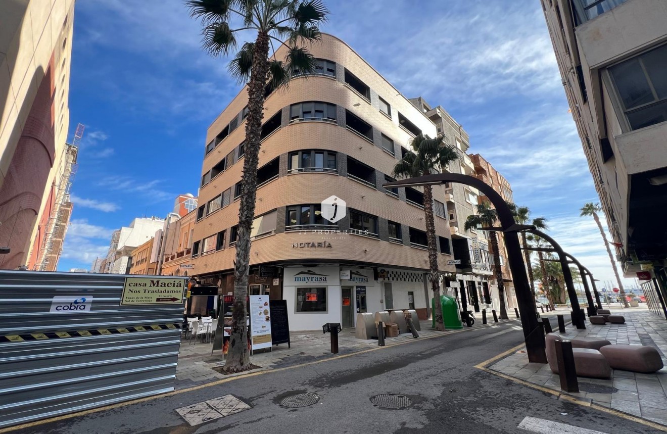 Z drugiej ręki - Mieszkanie w bloku -
Torrevieja - Centro