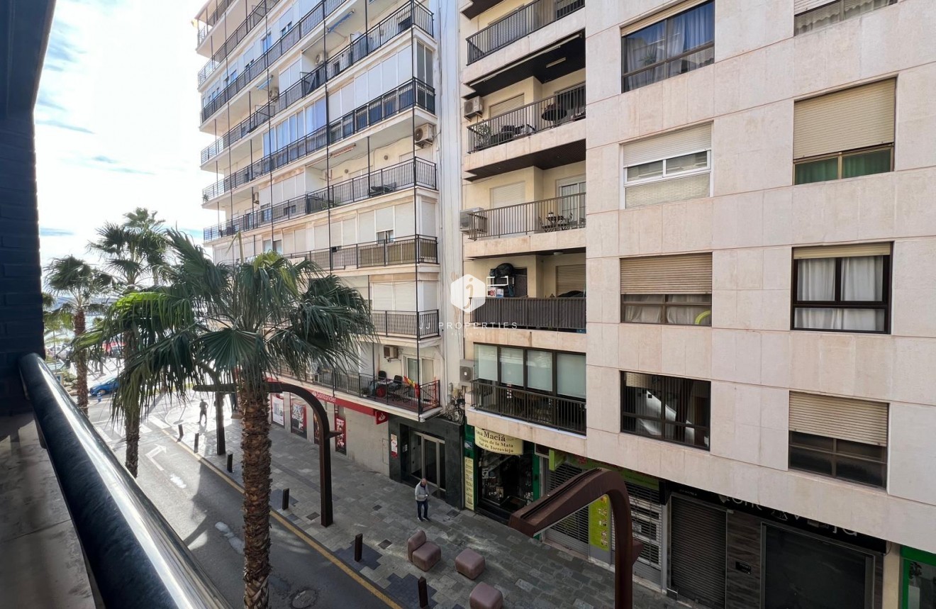 Z drugiej ręki - Mieszkanie w bloku -
Torrevieja - Centro