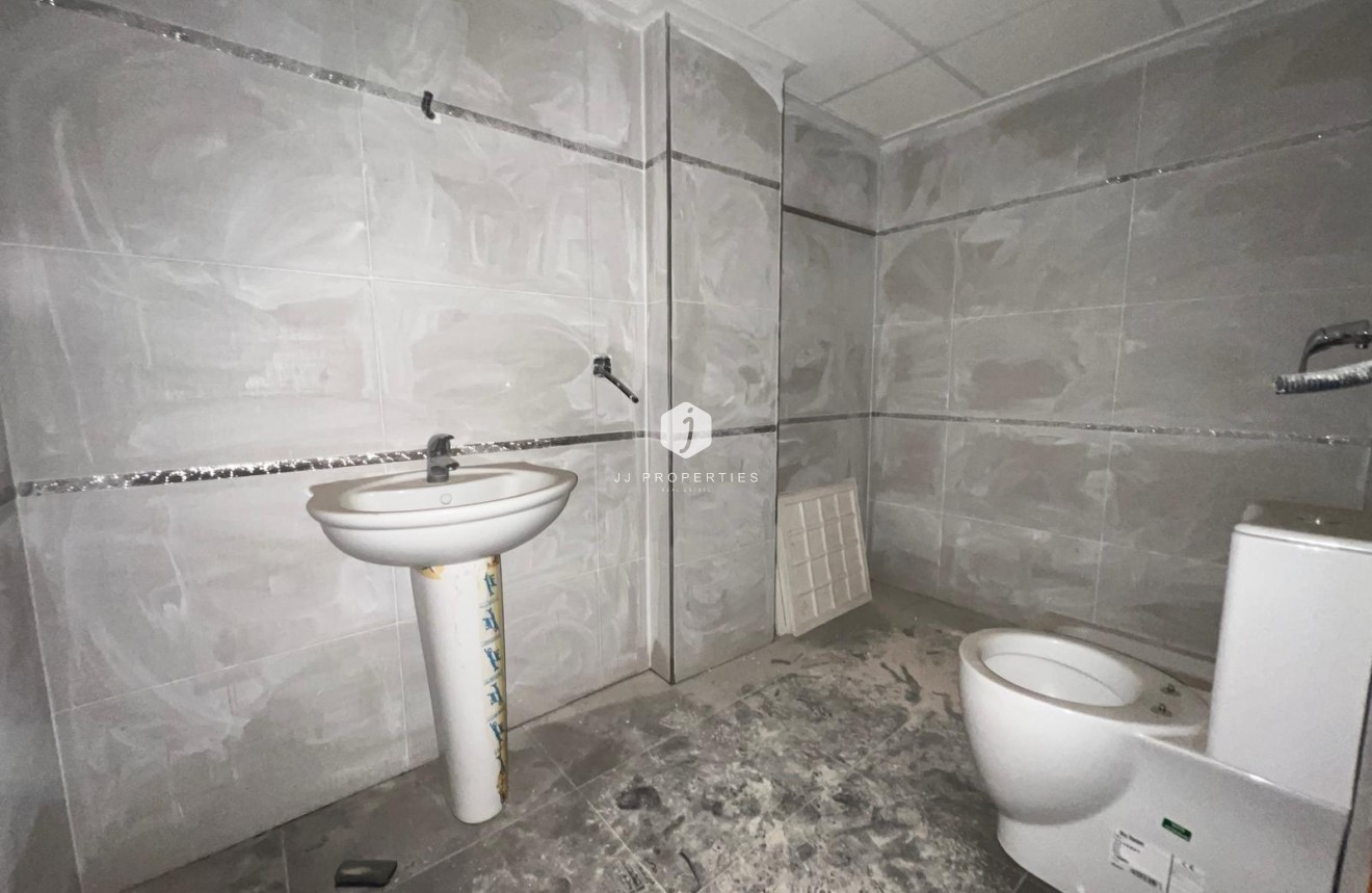 Z drugiej ręki - Mieszkanie w bloku -
Torrevieja - Centro