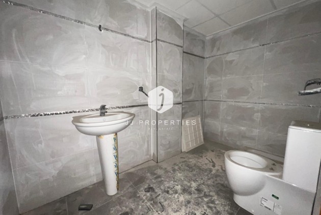 Z drugiej ręki - Mieszkanie w bloku -
Torrevieja - Centro