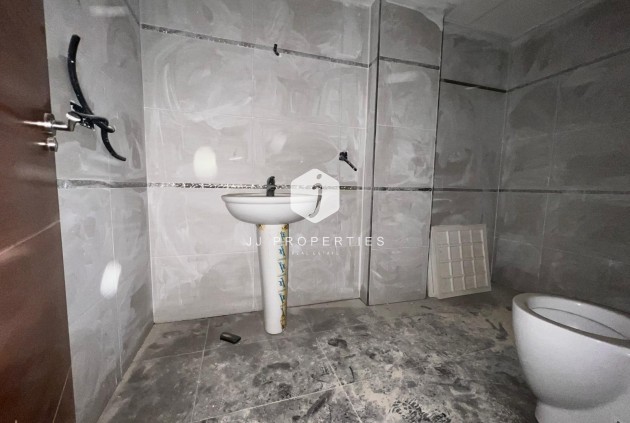 Z drugiej ręki - Mieszkanie w bloku -
Torrevieja - Centro