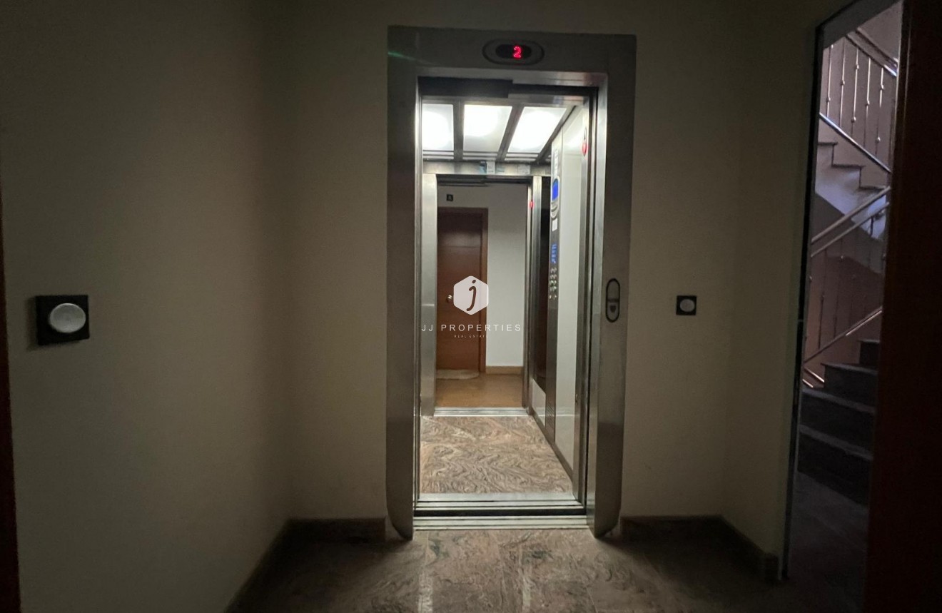 Z drugiej ręki - Mieszkanie w bloku -
Torrevieja - Centro