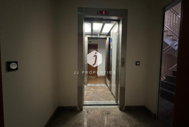 Z drugiej ręki - Mieszkanie w bloku -
Torrevieja - Centro