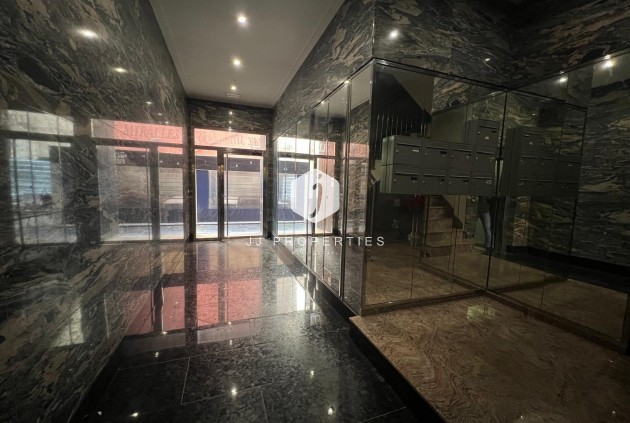 Z drugiej ręki - Mieszkanie w bloku -
Torrevieja - Centro