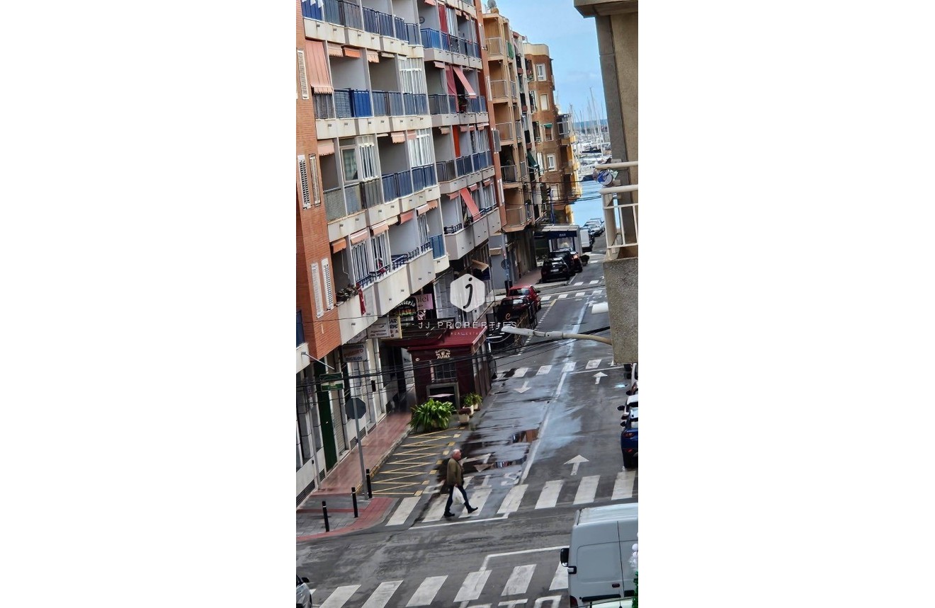 Z drugiej ręki - Daszek -
Torrevieja - Acequion