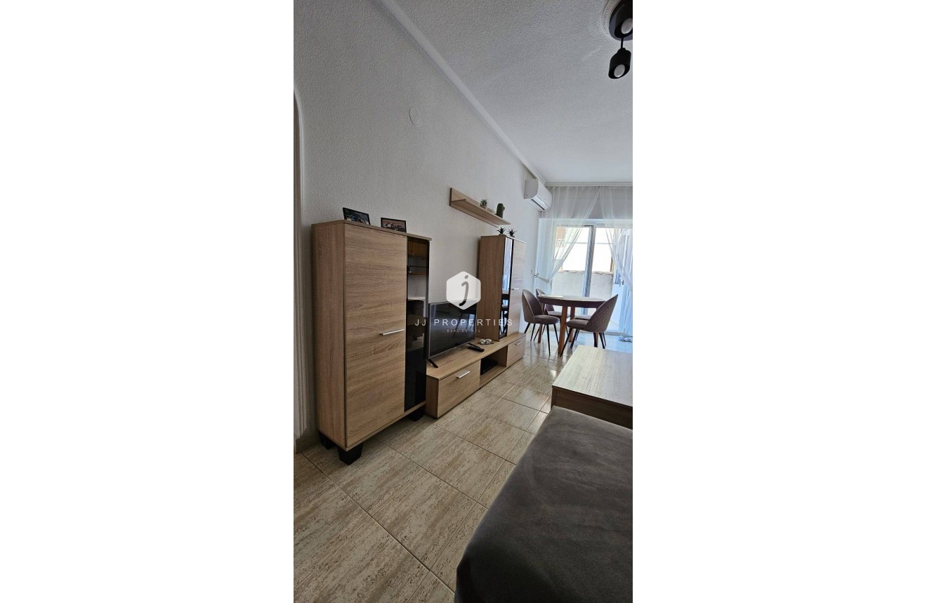 Z drugiej ręki - Daszek -
Torrevieja - Acequion