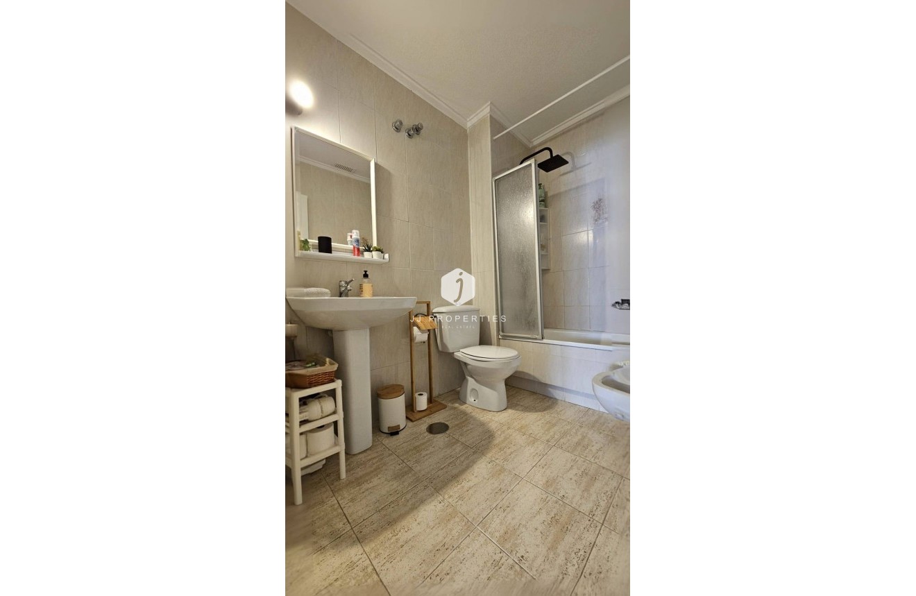 Z drugiej ręki - Daszek -
Torrevieja - Acequion