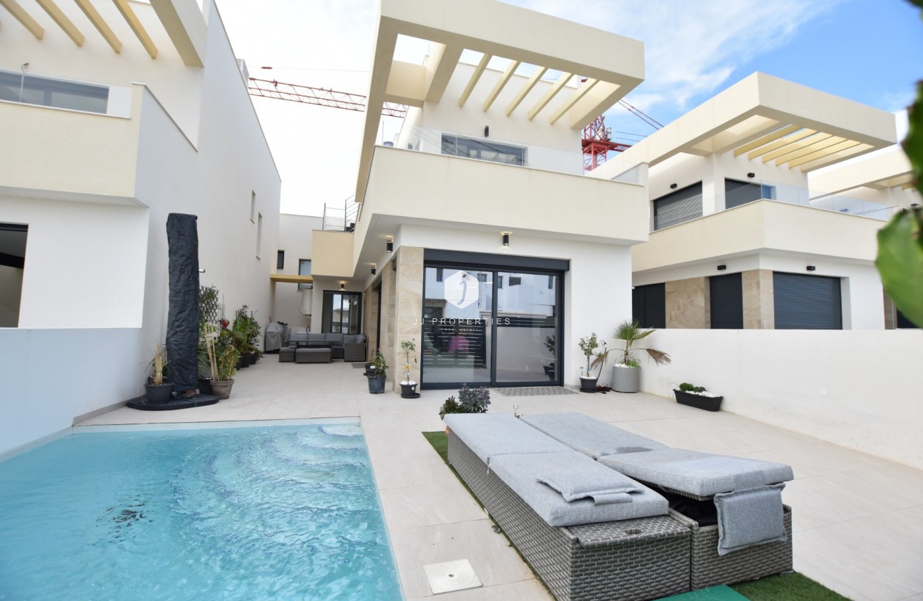 Tweedehands - Villa -
Los Montesinos - Costa Blanca