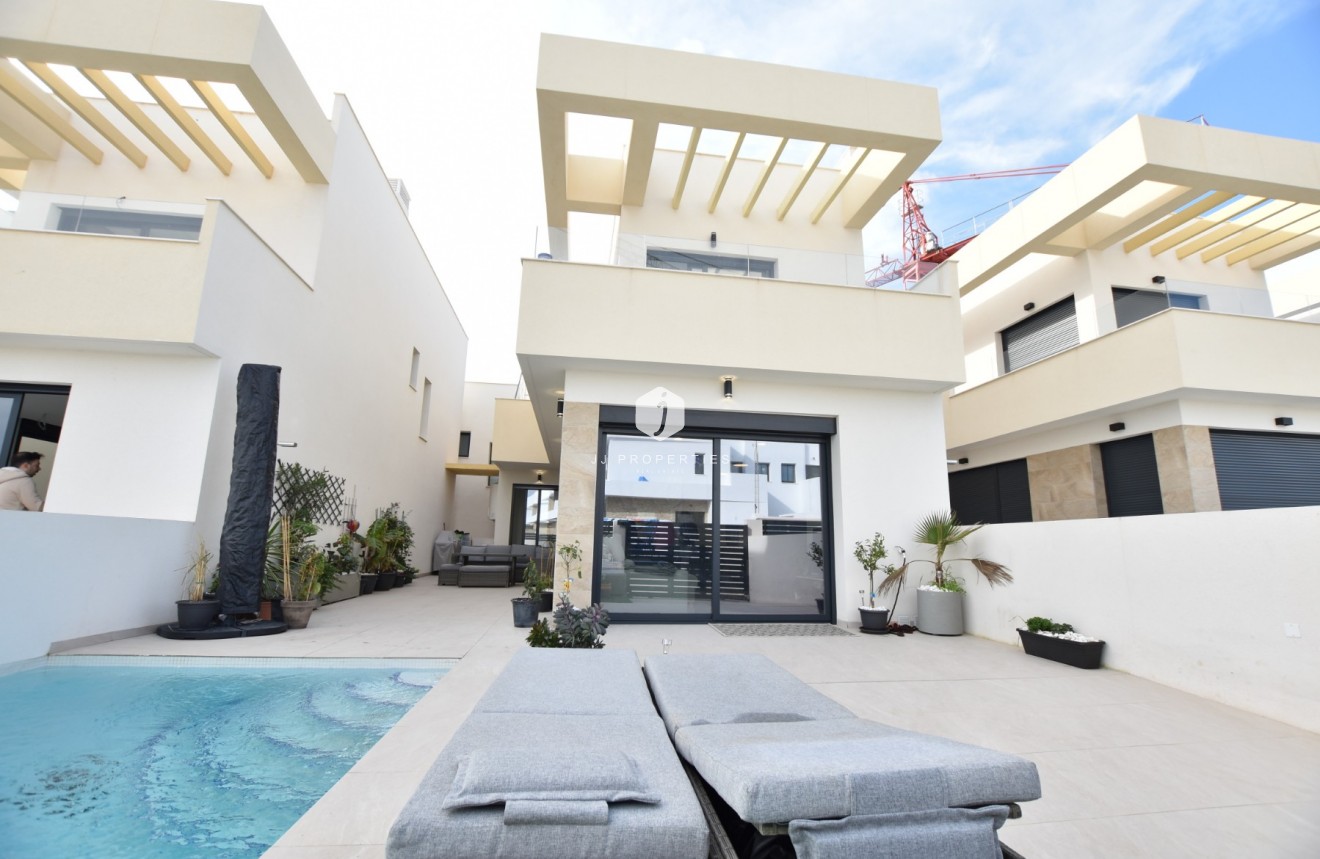 Tweedehands - Villa -
Los Montesinos - Costa Blanca