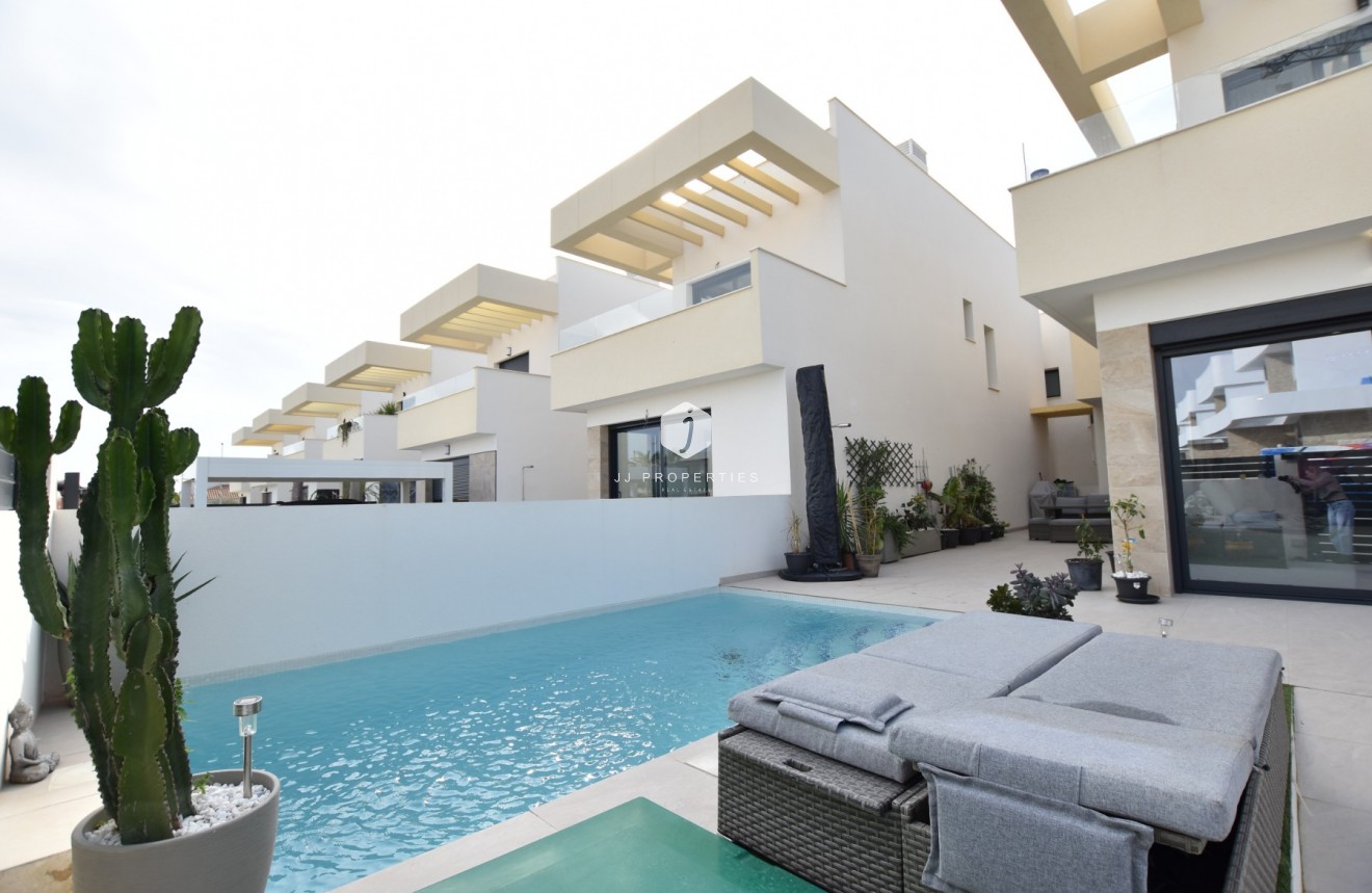 Tweedehands - Villa -
Los Montesinos - Costa Blanca