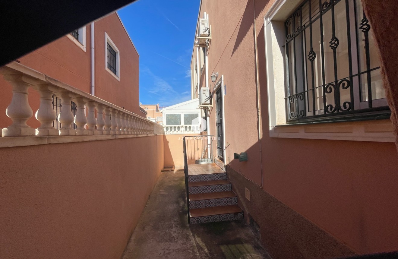 Tweedehands - Chalet -
Los Montesinos - Costa Blanca