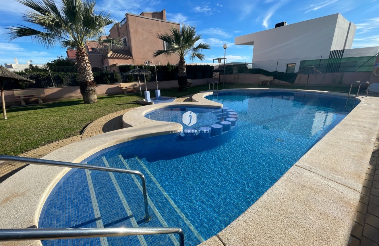 Tweedehands - Chalet -
Los Montesinos - Costa Blanca