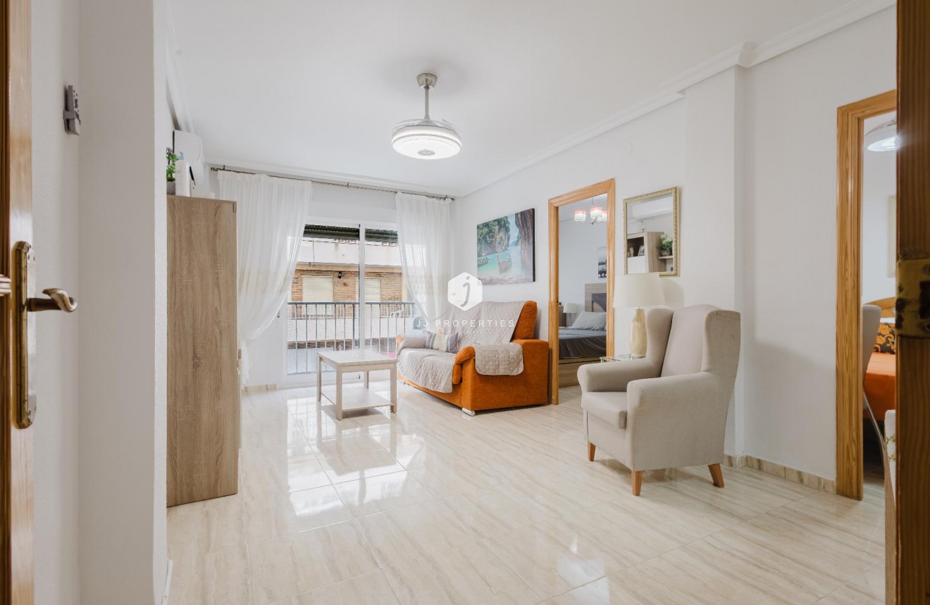 Z drugiej ręki - Mieszkanie w bloku -
Torrevieja - Costa Blanca