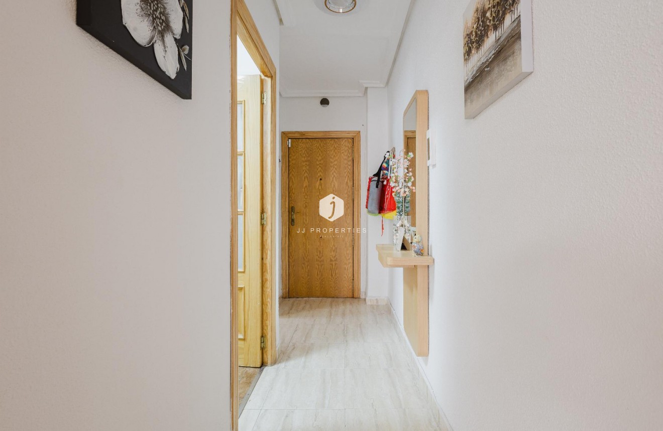 Z drugiej ręki - Mieszkanie w bloku -
Torrevieja - Costa Blanca