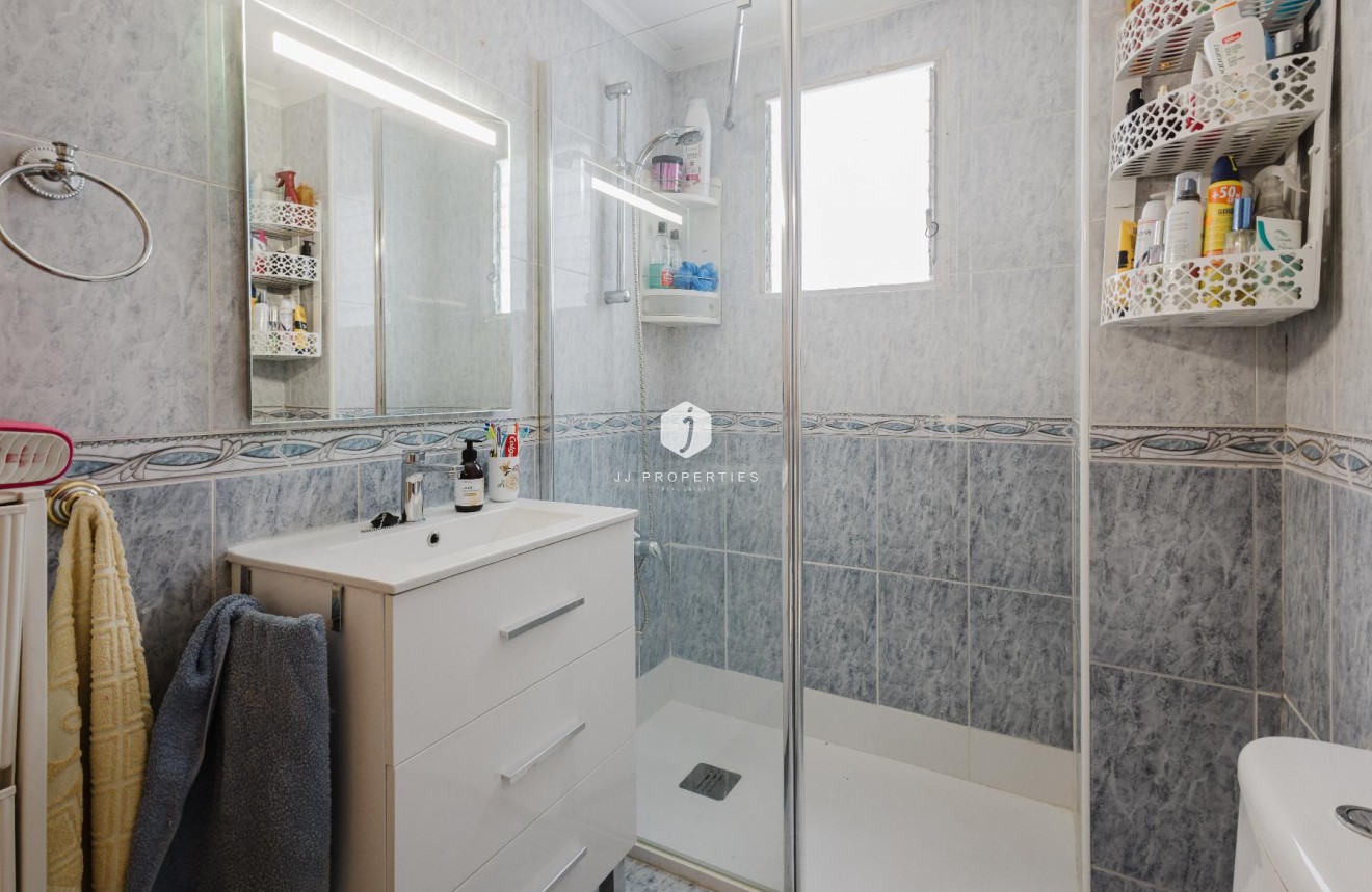 Z drugiej ręki - Mieszkanie w bloku -
Torrevieja - Costa Blanca