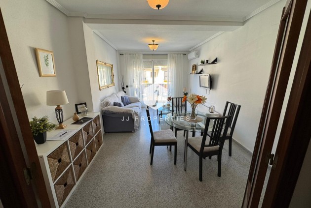 Z drugiej ręki - Mieszkanie w bloku -
San Miguel de Salinas - Inland