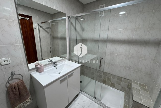 Z drugiej ręki - Mieszkanie w bloku -
San Miguel de Salinas - Inland