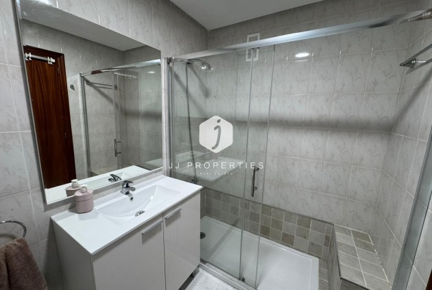 Z drugiej ręki - Mieszkanie w bloku -
San Miguel de Salinas - Inland