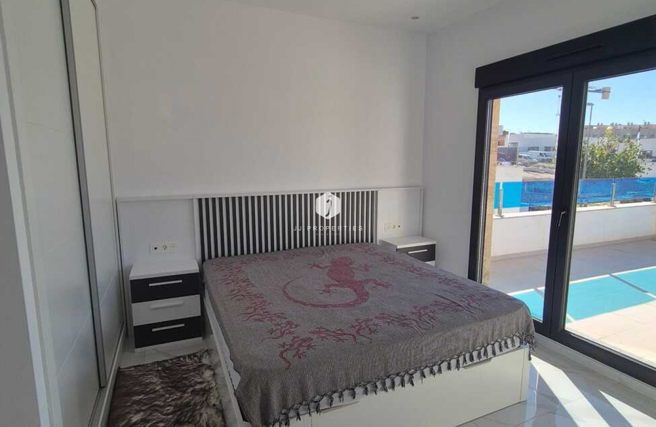 Tweedehands - Villa -
Bigastro - Inland