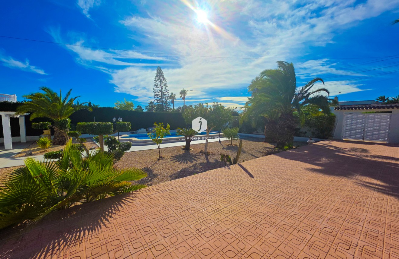 Z drugiej ręki - Villa -
Torrevieja - Costa Blanca