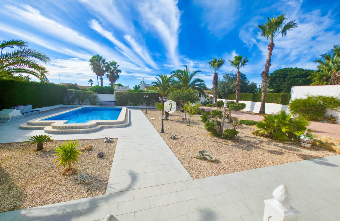 Z drugiej ręki - Villa -
Torrevieja - Costa Blanca
