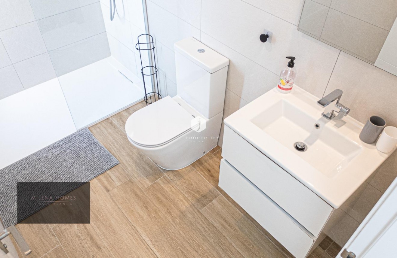 Tweedehands - Appartement / flat -
Torrevieja - Punta prima