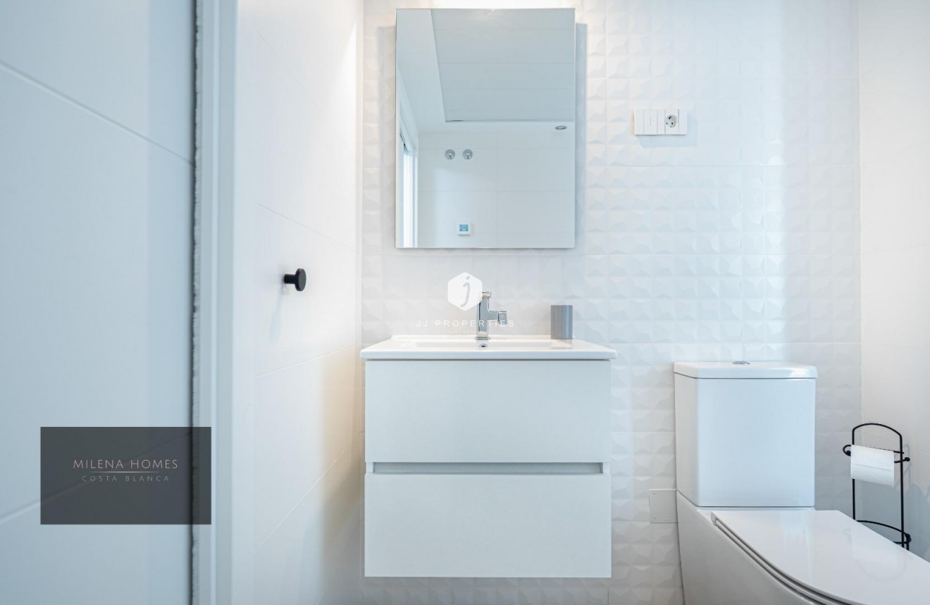 Tweedehands - Appartement / flat -
Torrevieja - Punta prima