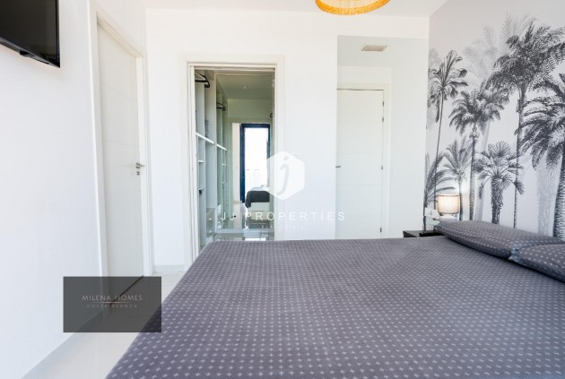 Tweedehands - Penthouse -
Torrevieja - Punta prima