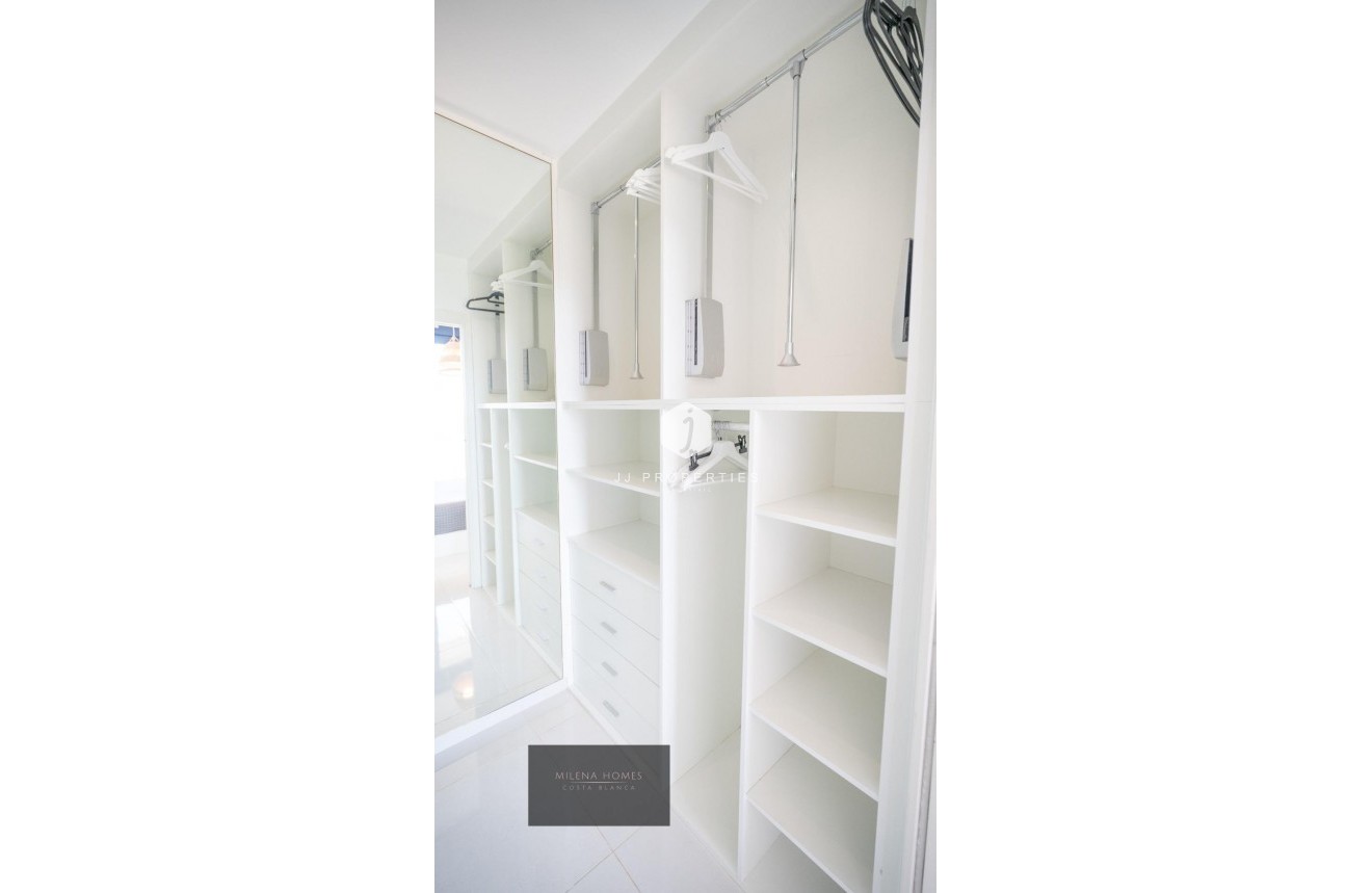 Tweedehands - Penthouse -
Torrevieja - Punta prima