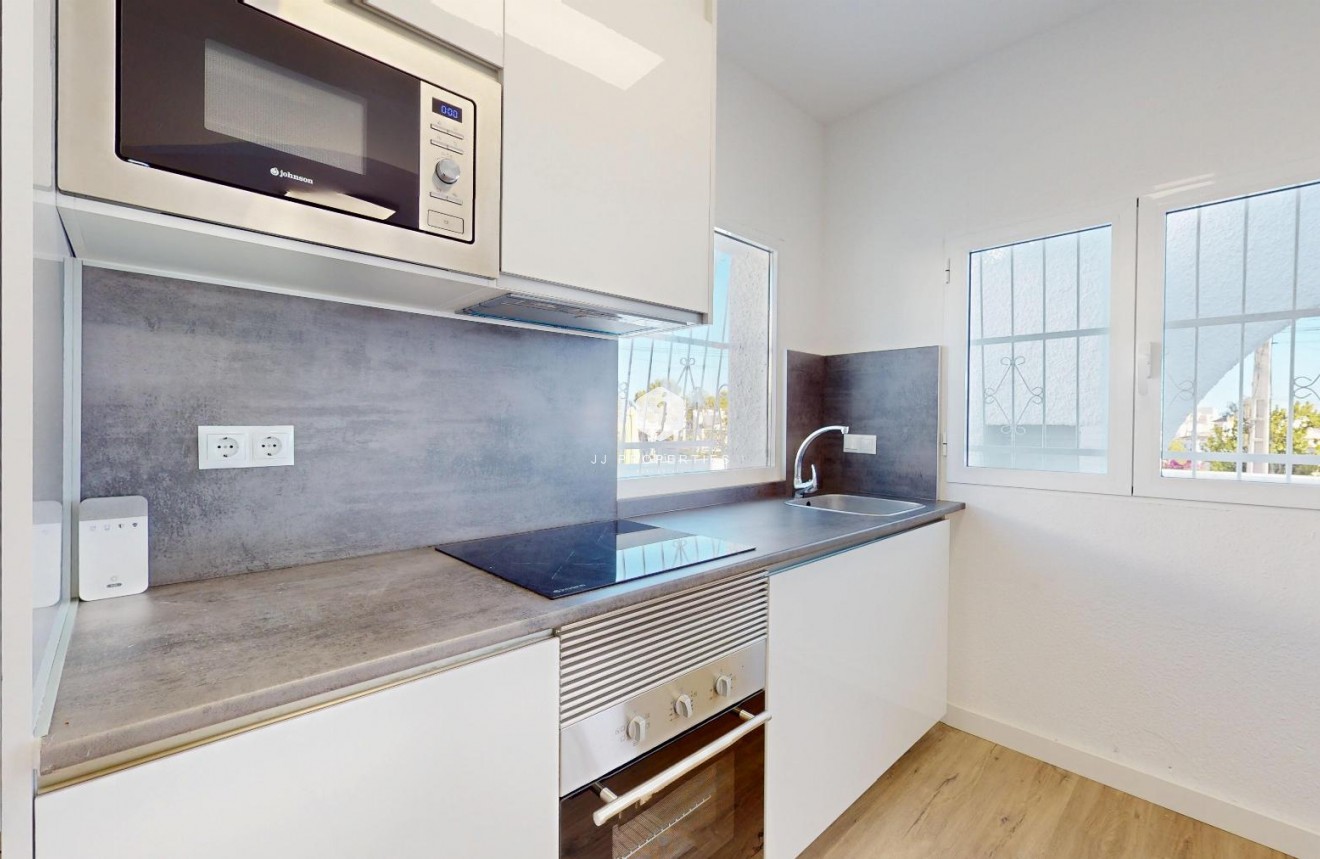 Tweedehands - Bungalow -
Orihuela Costa - Costa Blanca