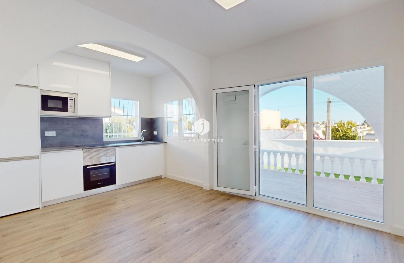 Tweedehands - Bungalow -
Orihuela Costa - Costa Blanca