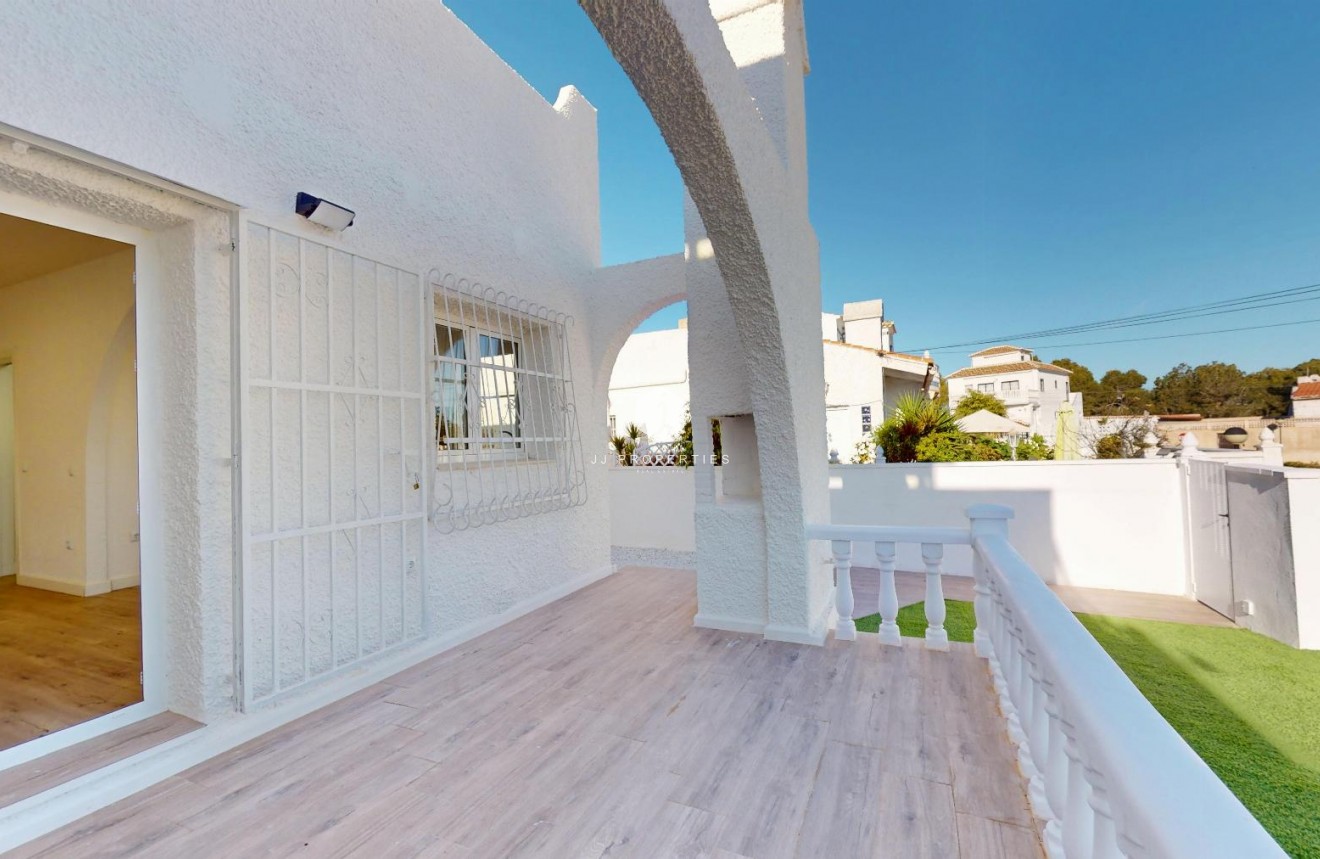 Tweedehands - Bungalow -
Orihuela Costa - Costa Blanca
