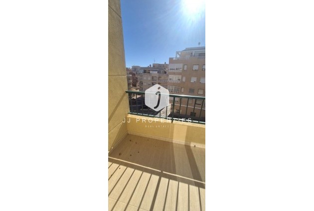 Tweedehands - Appartement / flat -
Torrevieja - La Mata Pueblo