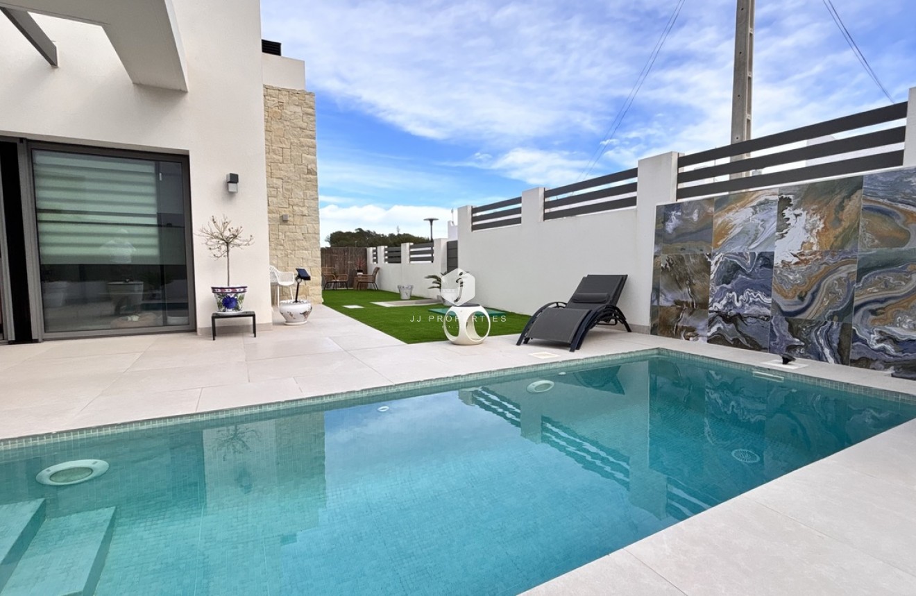 Resale - Villa -
San Miguel de Salinas - Costa Blanca