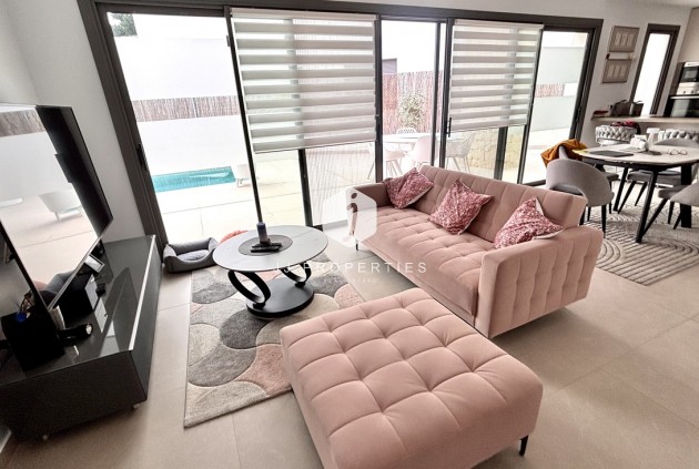 Resale - Villa -
San Miguel de Salinas - Costa Blanca