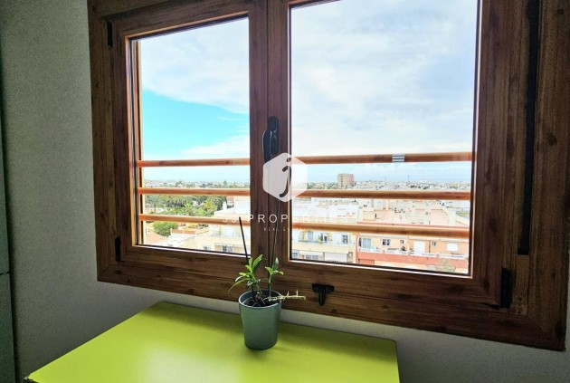 Tweedehands - Appartement / flat -
Torrevieja - Nueva Torrevieja