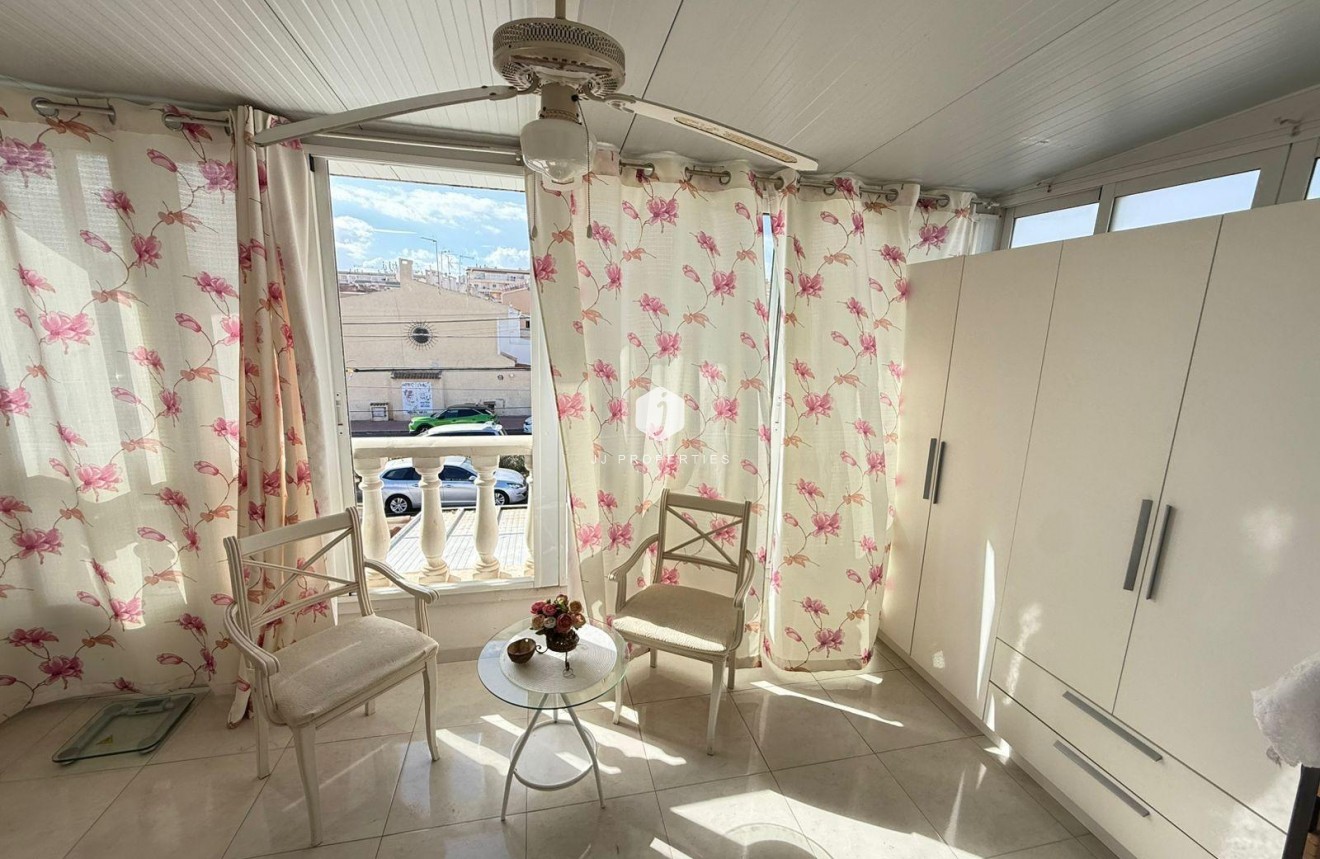 Tweedehands - Chalet -
Torrevieja - Calas blanca