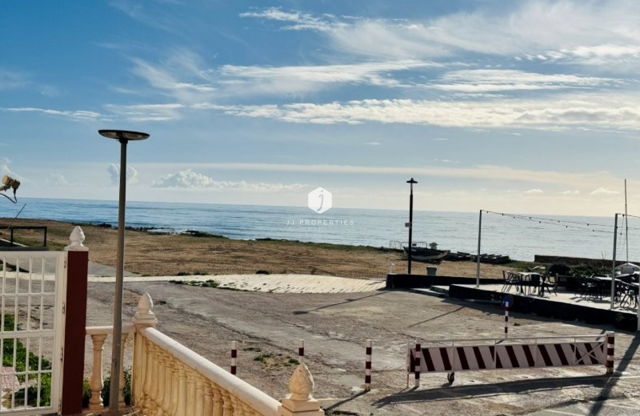 Resale - Apartment / flat -
La Mata - Costa Blanca