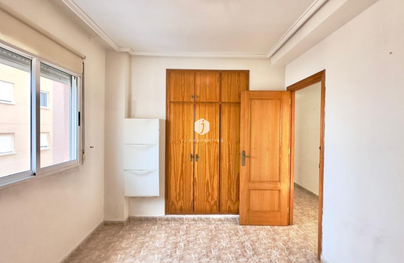 Resale - Apartment / flat -
Torrevieja - Playa del Cura