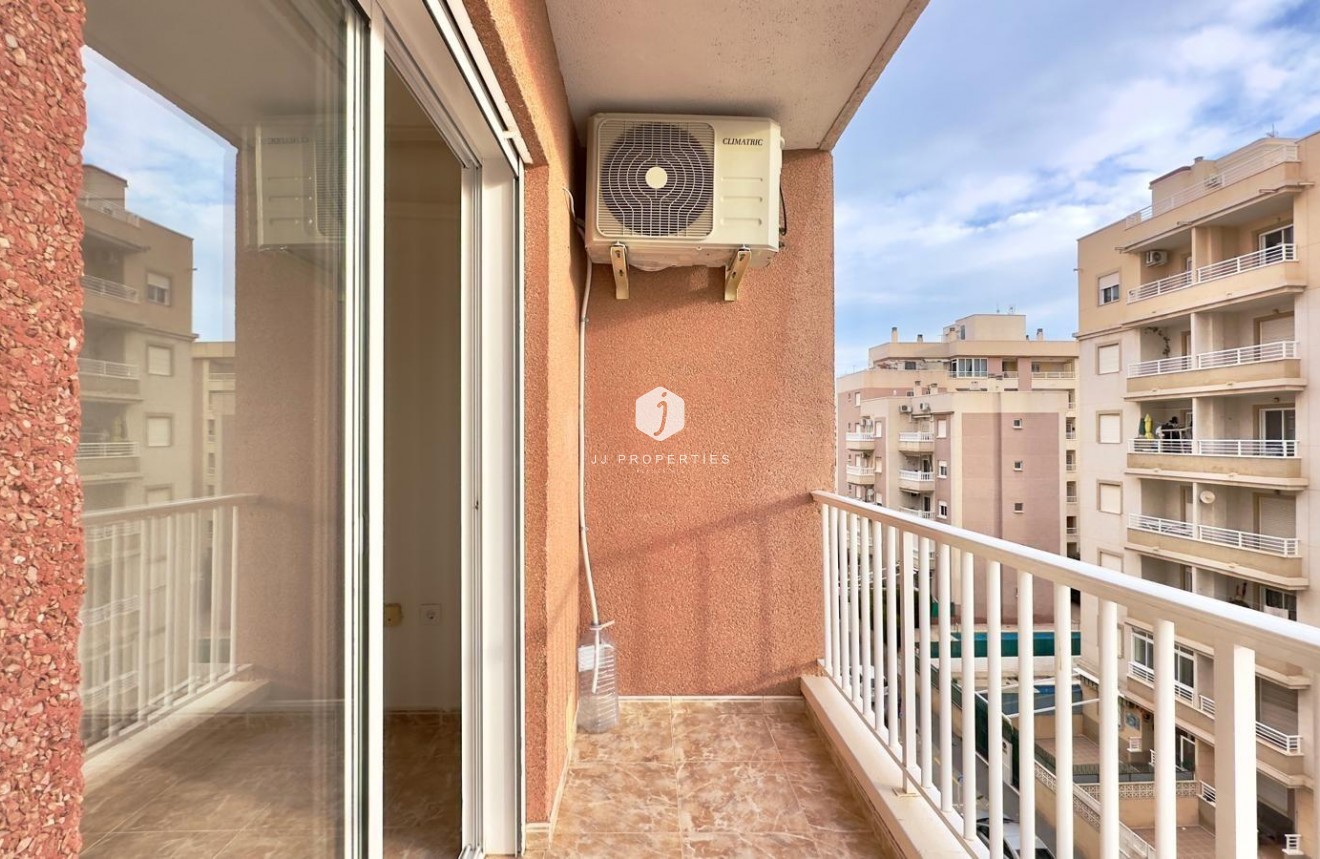 Resale - Apartment / flat -
Torrevieja - Playa del Cura