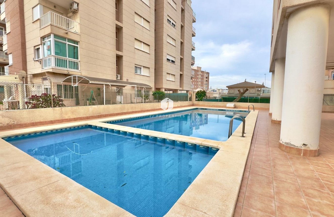 Resale - Apartment / flat -
Torrevieja - Playa del Cura