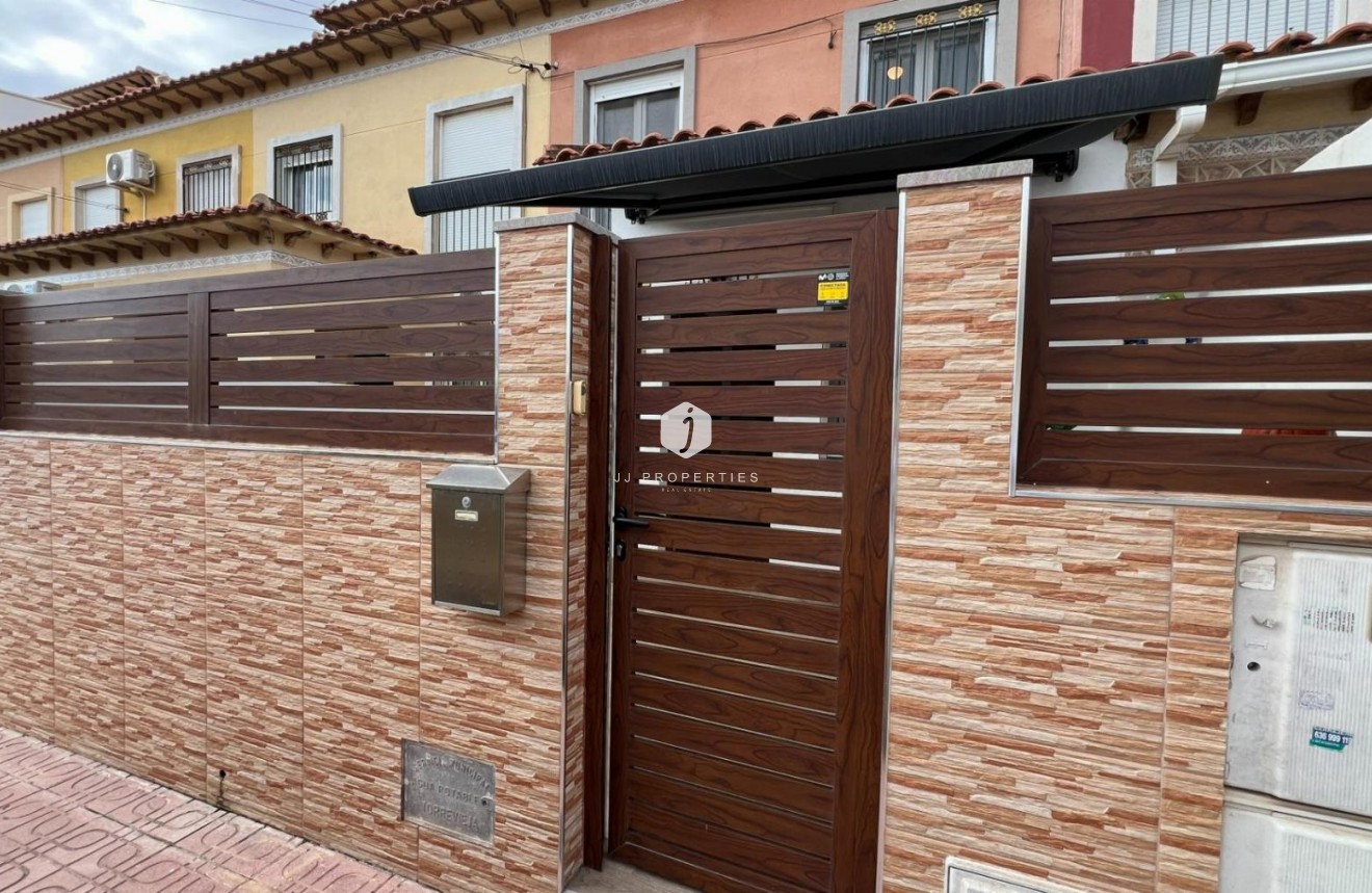 Resale - Bungalow -
Torrevieja - Costa Blanca