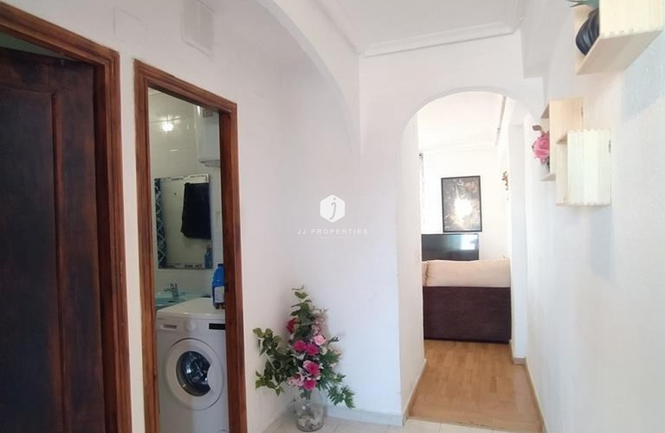 D'occasion - Appartement -
Torrevieja - Punta prima