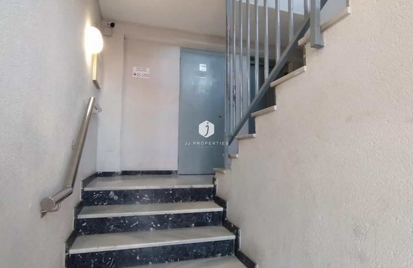 D'occasion - Appartement -
Torrevieja - Punta prima