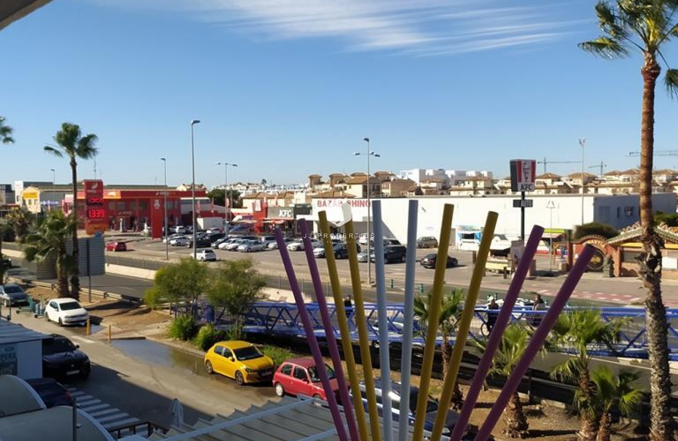 D'occasion - Appartement -
Torrevieja - Punta prima