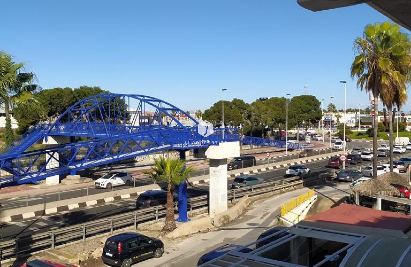 D'occasion - Appartement -
Torrevieja - Punta prima