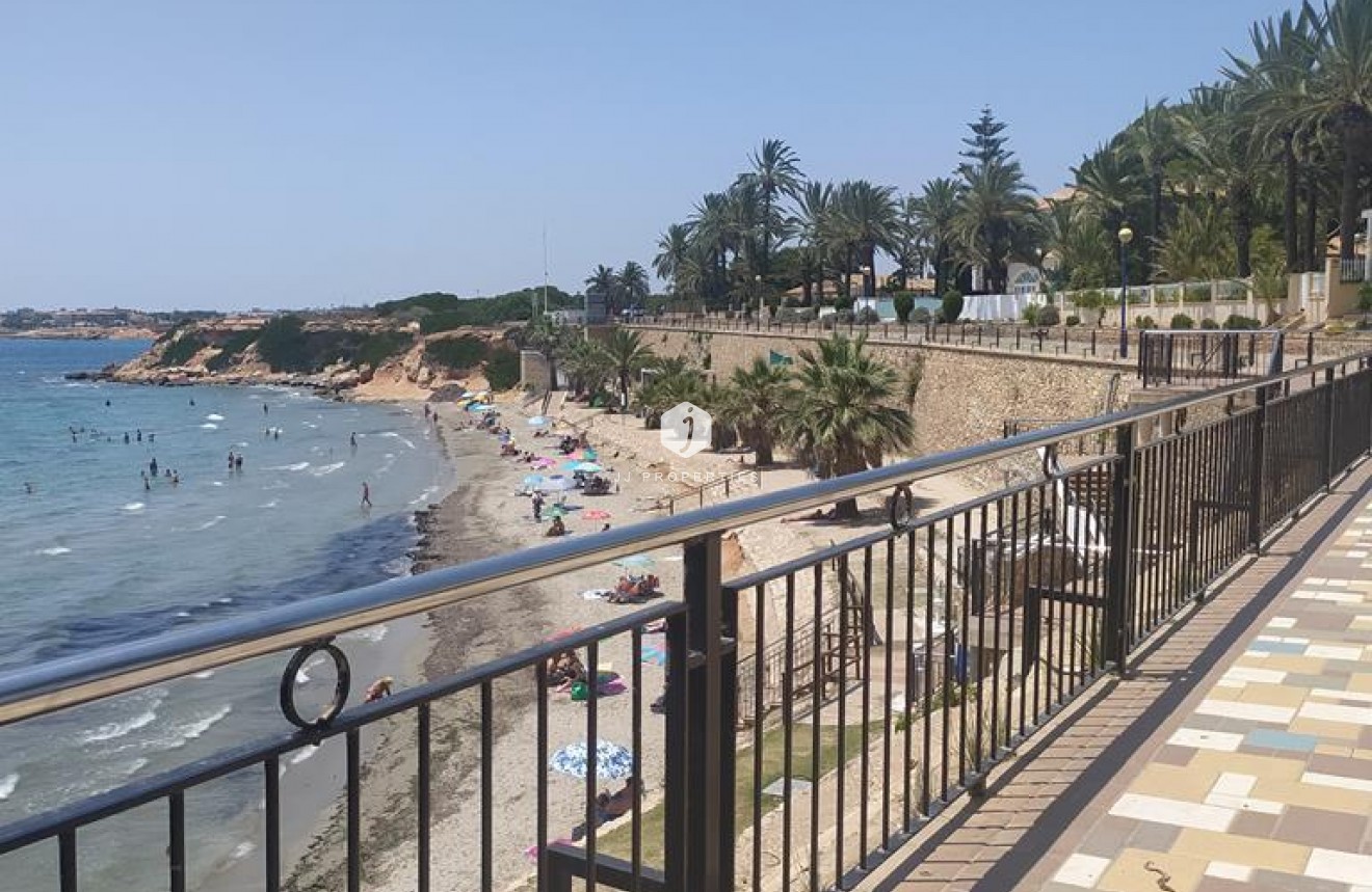D'occasion - Appartement -
Torrevieja - Punta prima