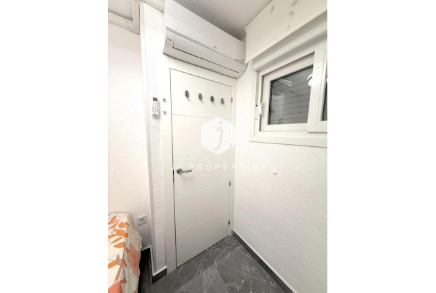 Resale - Apartment / flat -
Torrevieja - Cabo cervera