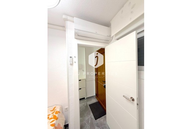 Resale - Apartment / flat -
Torrevieja - Cabo cervera